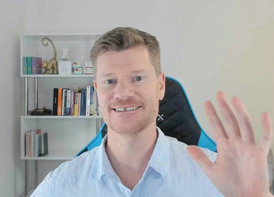 Lee Ashby waving hello